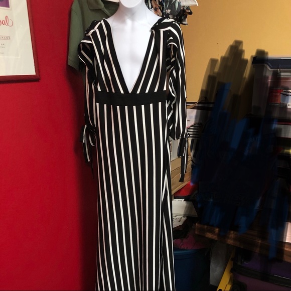 Plus Size Striped Open Shoulder Maxi Dress - Picture 3 of 7